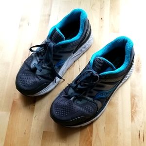 Saucony women's running shoes size 7w